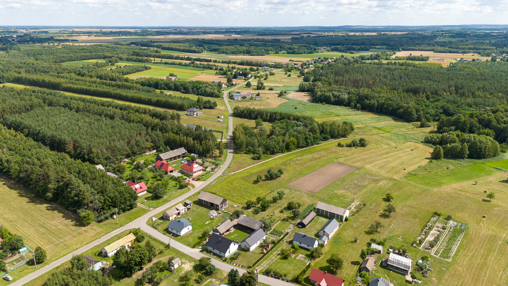 Widok na miejscowość Leszczanka z lotu ptaka